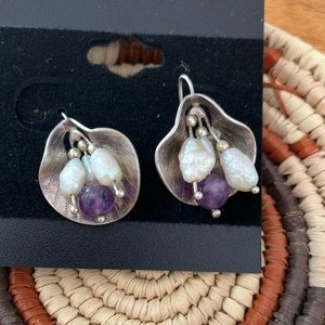 Gorgeous fluted sterling + fresh water pearl + amethyst wired earrings